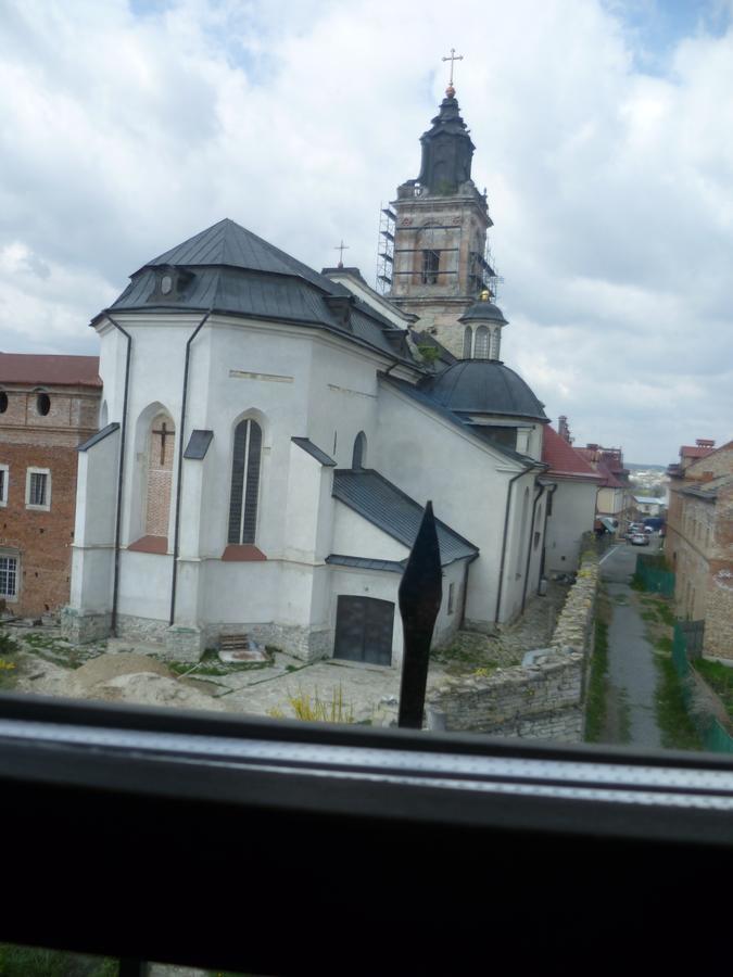 Home Hotel Kamjanets-Podilsky Buitenkant foto