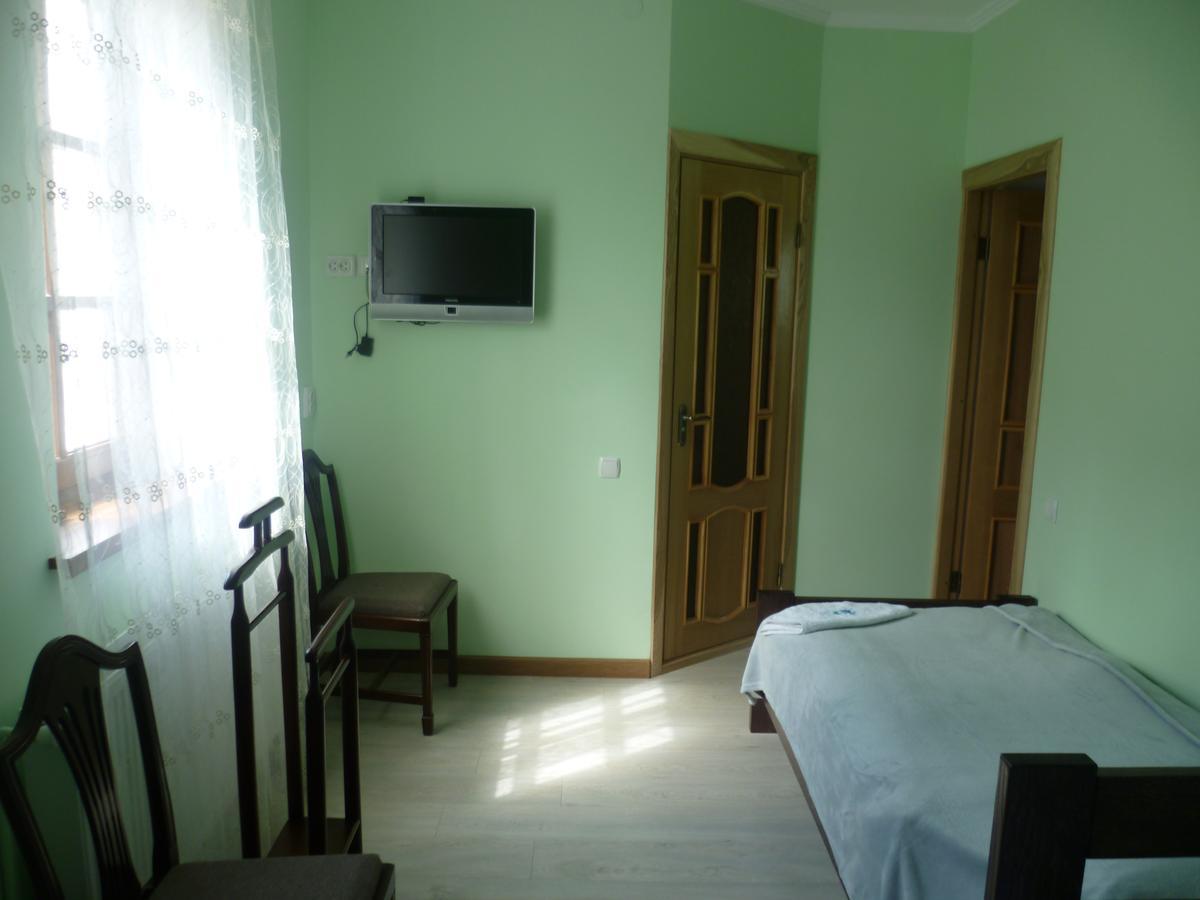 Home Hotel Kamjanets-Podilsky Buitenkant foto