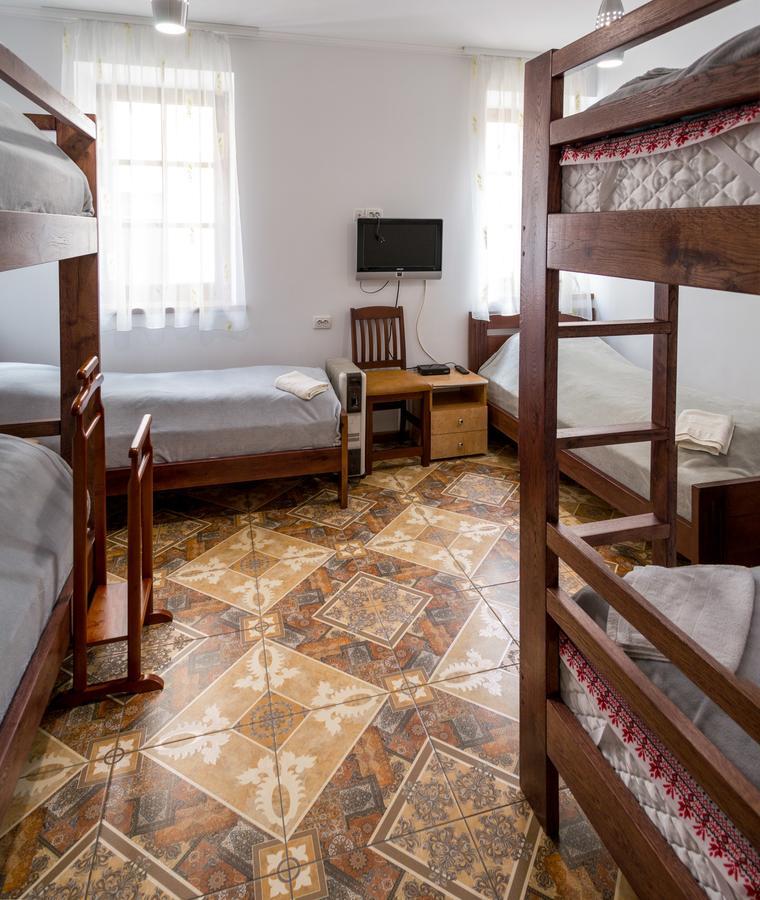 Home Hotel Kamjanets-Podilsky Buitenkant foto