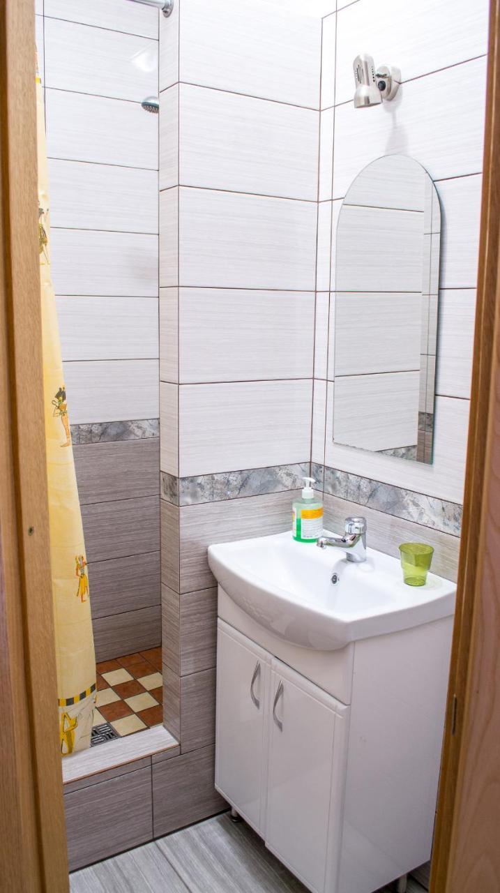 Home Hotel Kamjanets-Podilsky Buitenkant foto